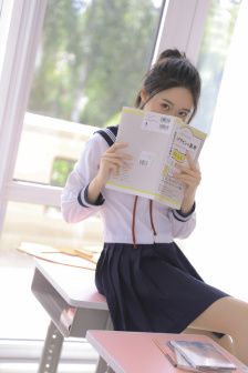 《年轻女教师》在线观看